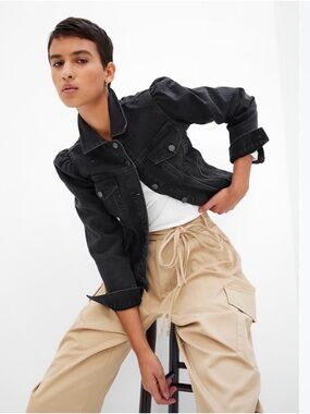 NWT Gap Women’s Puff Sleeve Black Wash Denim Jacket Size Medium Petite